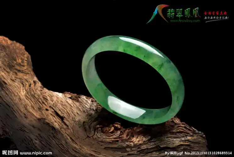 翡翠贵妃手镯图片