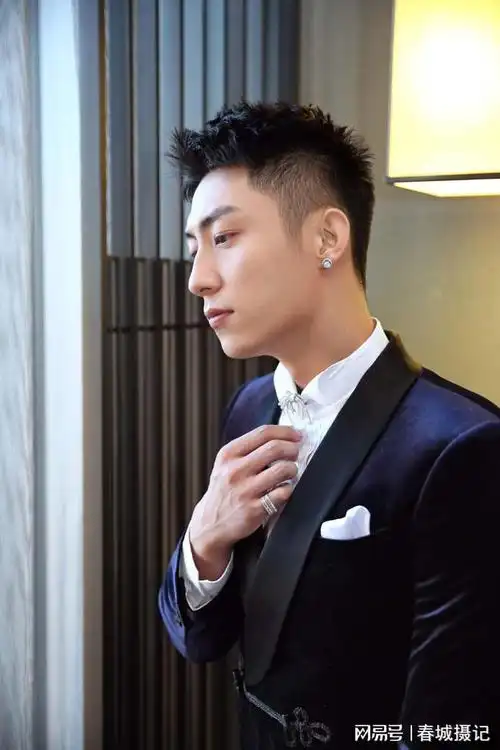 黄景瑜风头无两连续两天热榜第一官媒力赞引发全民热议