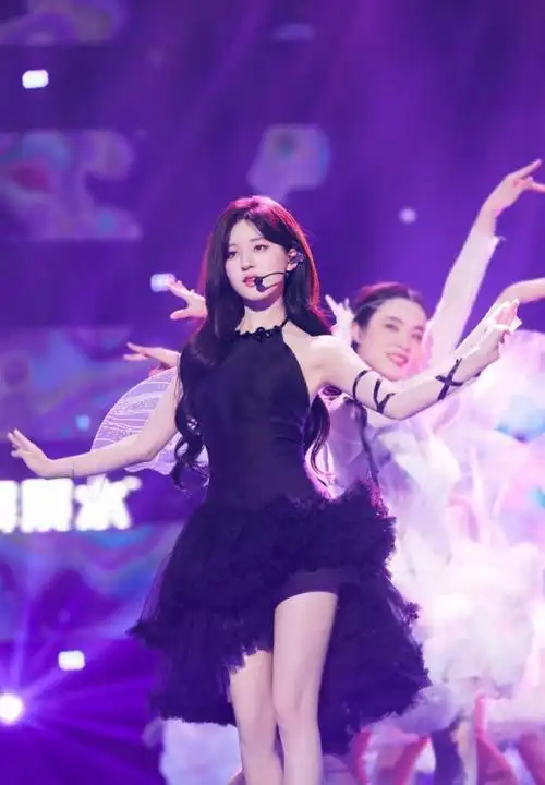 赵露思入选2022最具影响力的亚洲名人