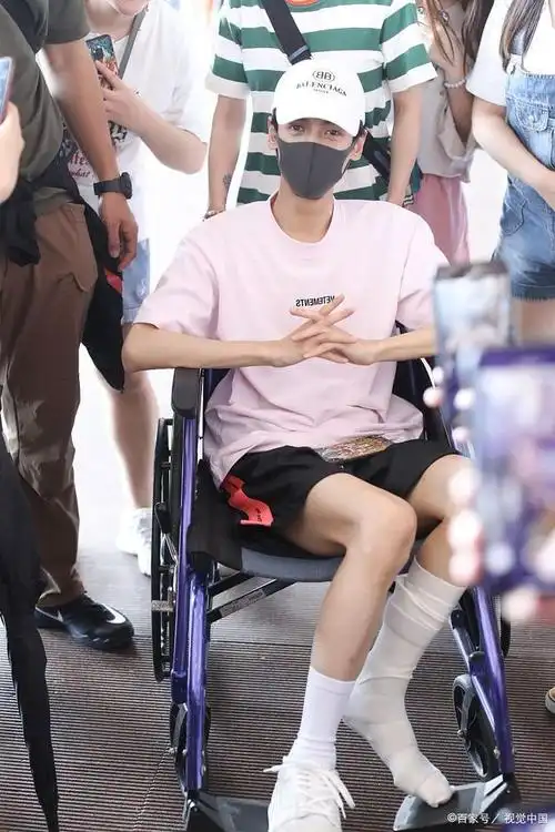 美男罗云熙瘦成闪电