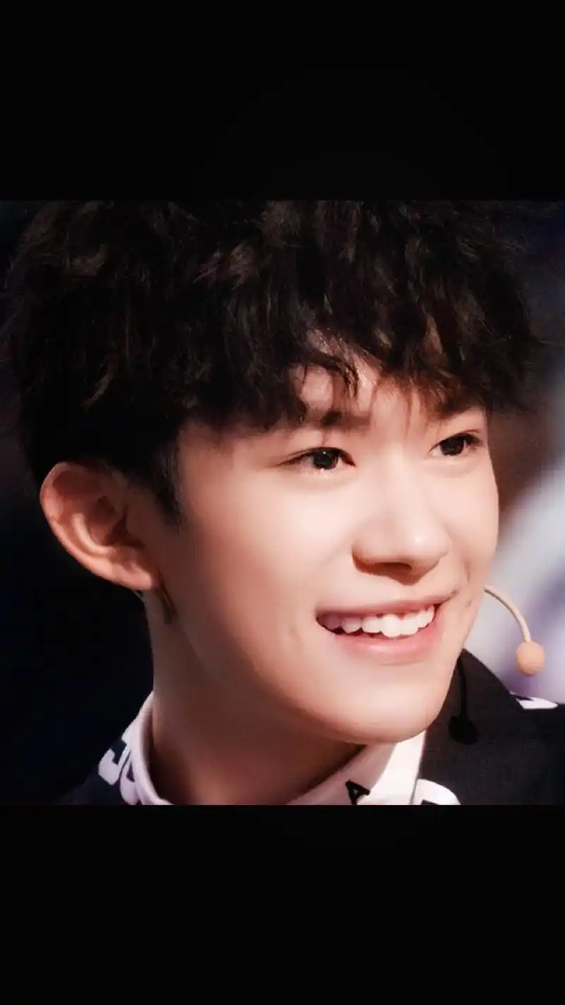 易烊千玺小羊毛卷儿的大型,又盐又甜,这样的大佬也太可爱了吧.