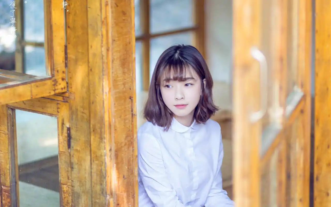 清纯短发美女夏日写真桌面壁纸高清大图预览1920x1080_美女壁纸下载