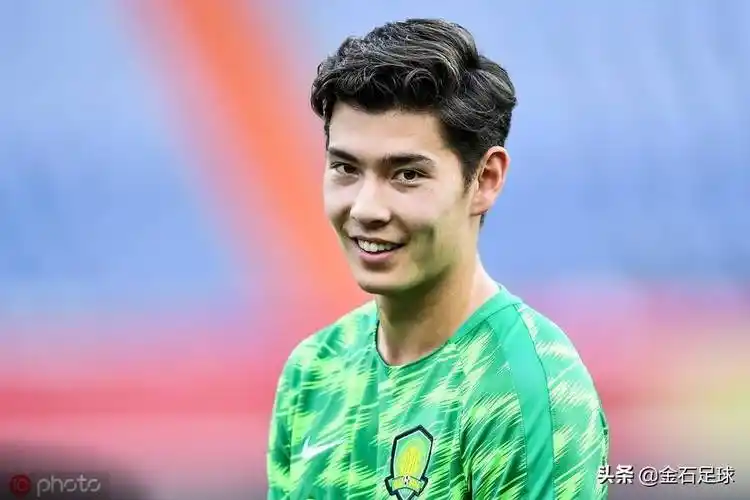 中国现役十大高颜值足球运动员盘点