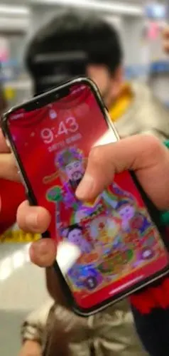 有趣的爱豆都在这里#肖战 肖战的手机壁纸居然是财神爷!