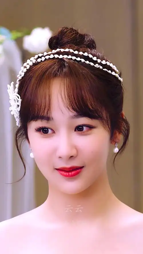 杨紫##杨紫 这白色婚纱造型也太美了吧!