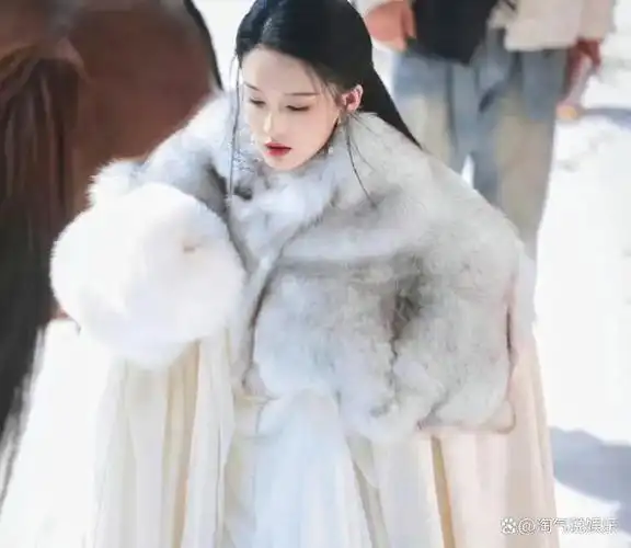 李沁,曾舜晞新剧《七夜雪》首发剧照曝光,绝美古装扮相引发热议!