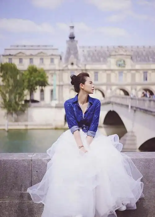 继"你妈喊你回家吃饭"万年神梗后,戚薇再创新梗:不信你不中招