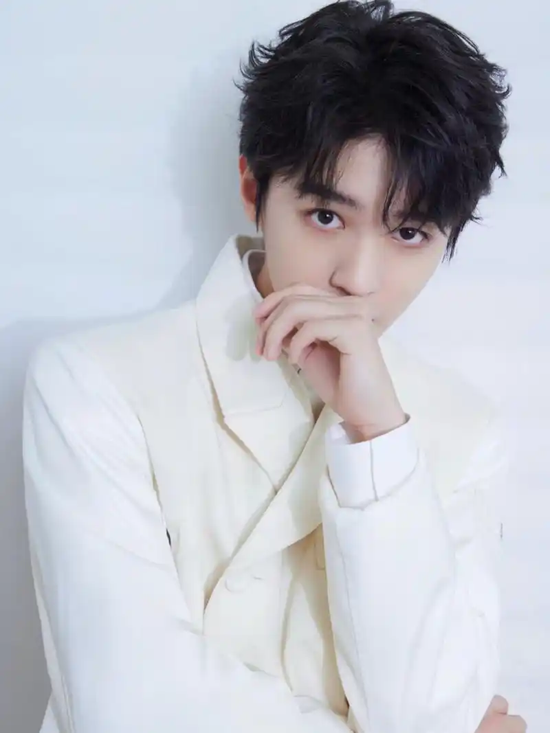 白衣少年王俊凯手机壁纸 #王俊凯# #手机壁纸# #手机壁纸分享# #锁屏