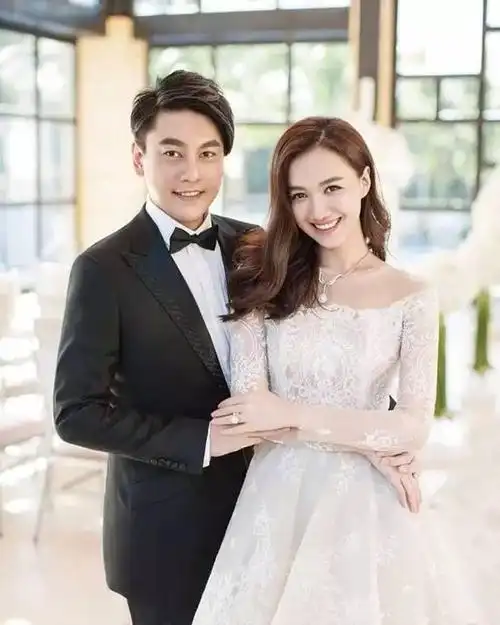 关于婚礼,朱孝天表示自己本来想低调举行,但老婆大人来一句:"我想要