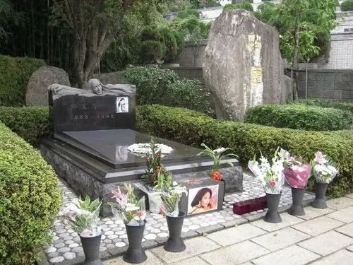 金宝山邓丽君墓园