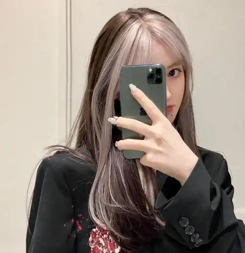 还在染黄头发?真out了,2021年流行"拼色染发",显白新潮_腾讯新闻