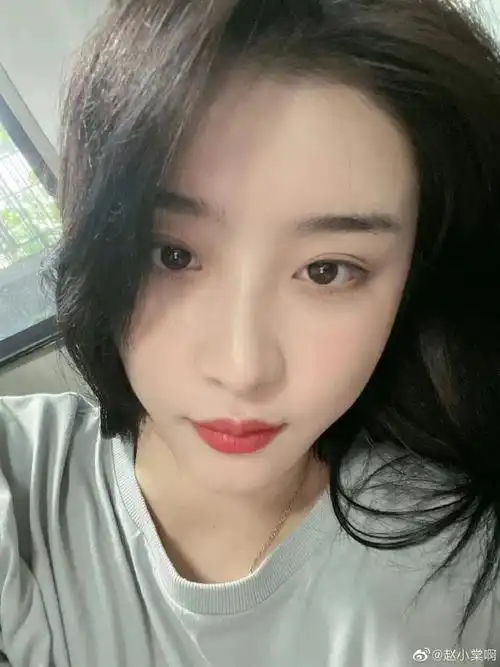 赵小棠说自己不是素颜##赵小棠素颜怼脸自拍