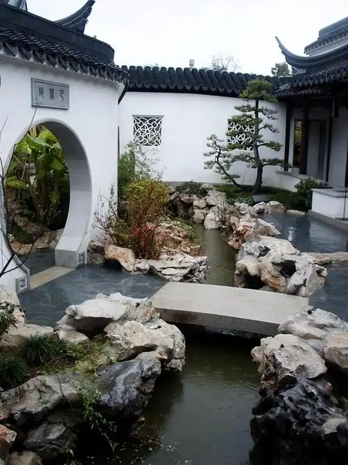 小桥流水式水景,真的适合现代私家花园吗?