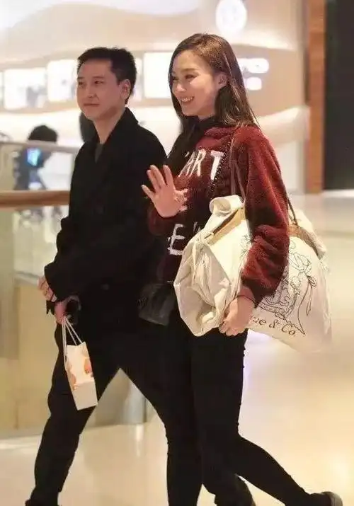 前路虽远犹需努力纵观汤珈铖的一生,我们可以发现他并非一开始就拥有