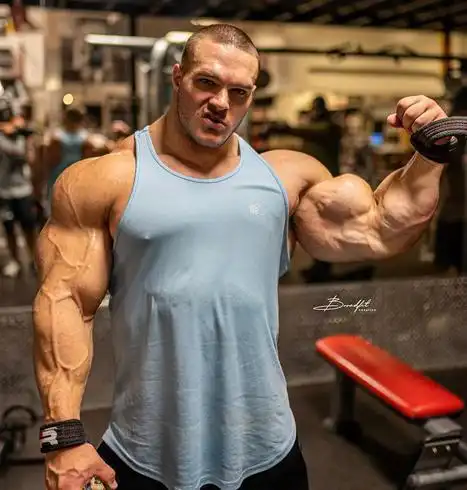 25岁的肌肉巨兽,臂围达到58厘米,堪称未来的"健美之星"