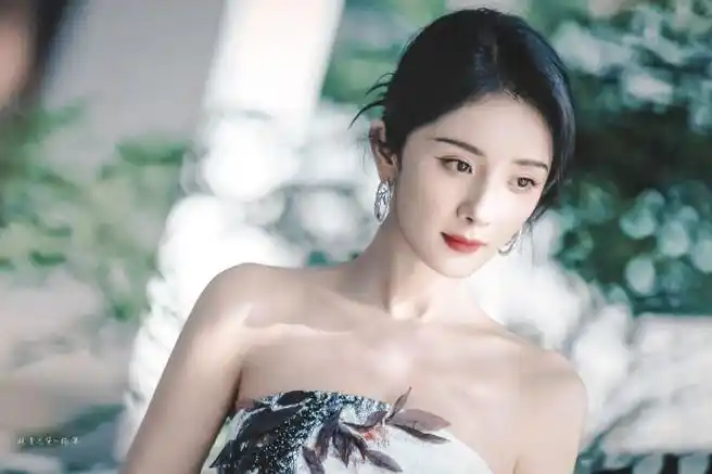 杨幂写真中的非遗元素##杨幂九尾狐发饰