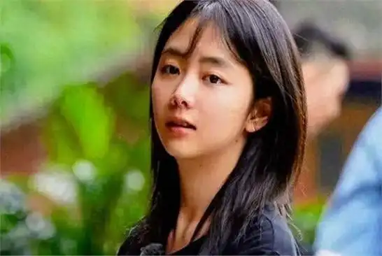 其根本原因在于,有人拍到谭松韵和欧豪共进晚餐的照片,在别有用心者的