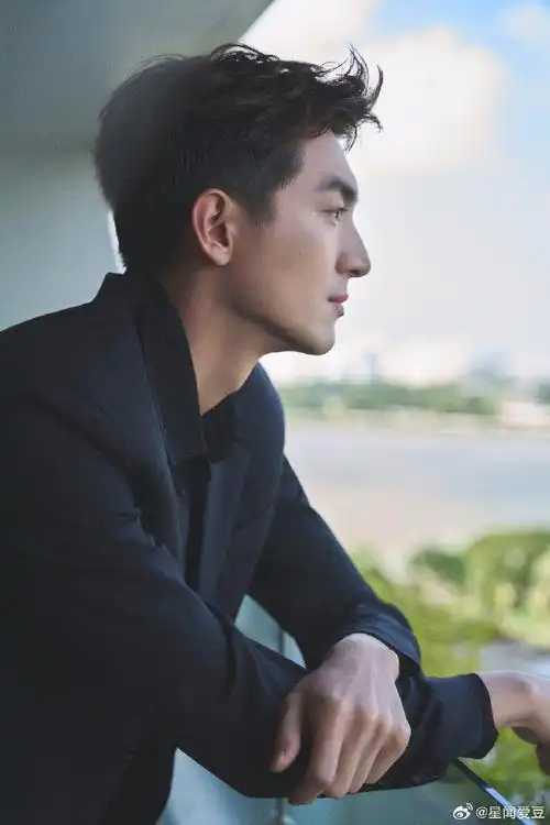 林更新好贵气##林更新性张力