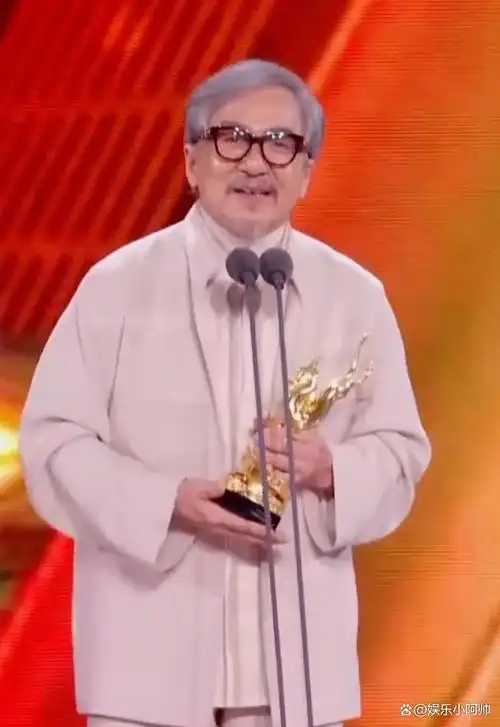 这一晚马丽惹争议成龙给刘浩存提裙娱乐圈众生相一览无遗