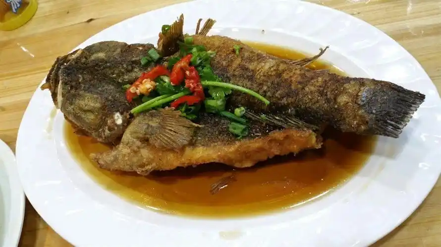 油浸笋壳鱼   好少有得食笋壳鱼,个名叫油浸,原来系炸嘅,脆到连个鱼头