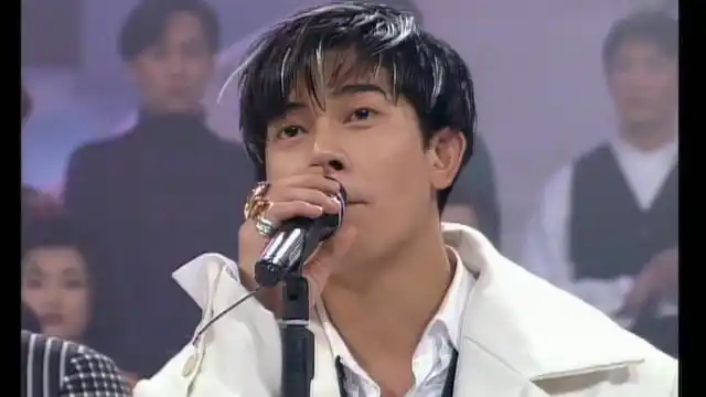 年轻时候的郭富城就是现在潮流巅峰,挑染发型不会还有人没见过吧