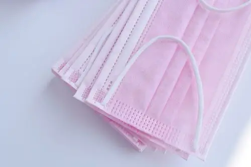 三层薄款粉色一次性口罩50只白色透气熔喷成人单独包装防飞沫防尘