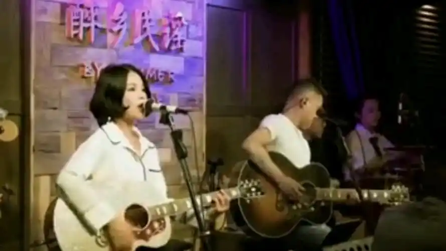 小宝贝丽江(小宝贝丽江手鼓女孩完整版)