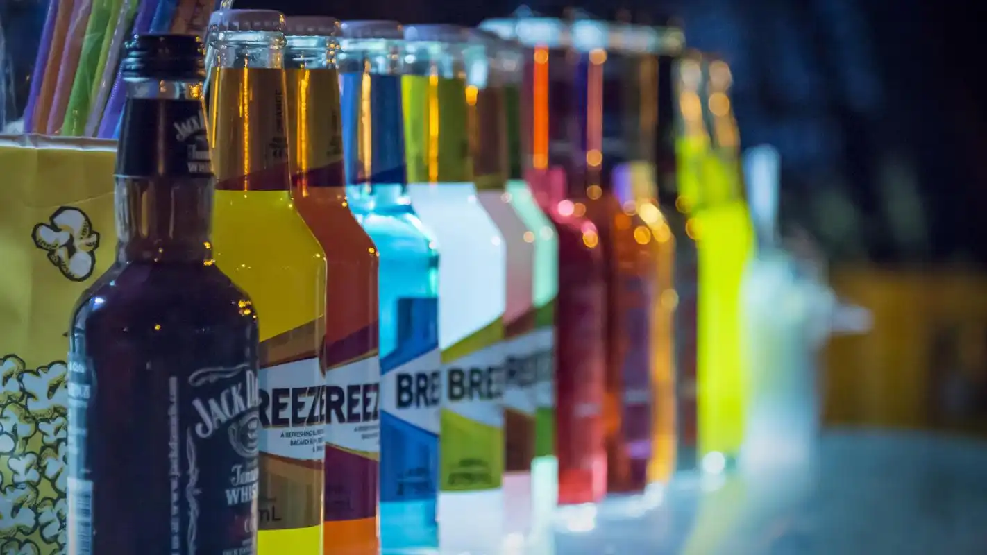 夏日清凉冰镇啤酒图片电脑壁纸