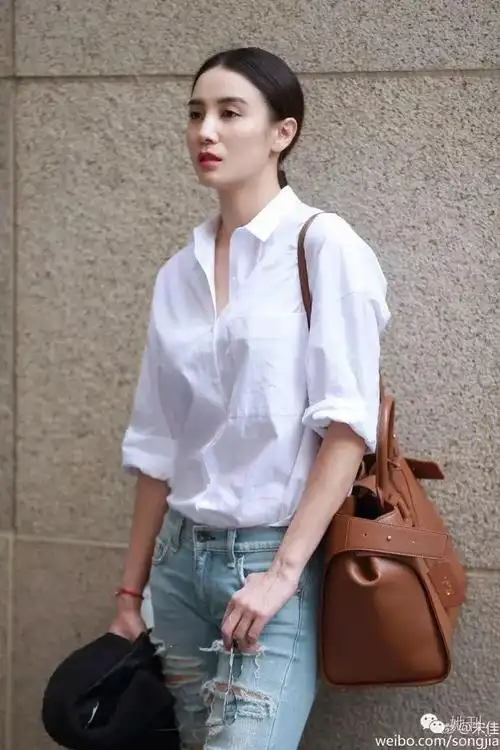 小宋佳剪了短发老10岁时尚老司机的车也会说翻就翻