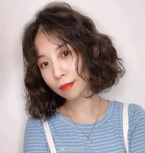 50岁女人过年烫发就选这4种发型洋气减龄显气质好看好打理