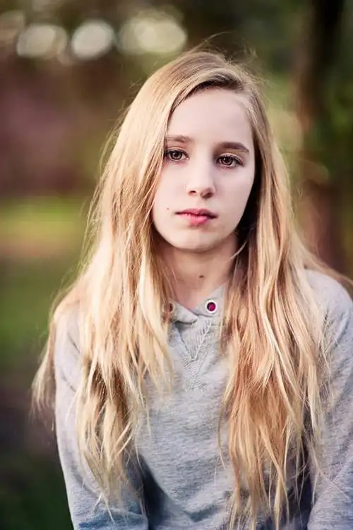 西方人,儿童,脸,头,脸颊,头发,一个人,竖图,室外,特写,白天,正面,纯洁