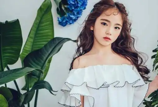 12岁萝莉出现性早熟身材如16岁少女得知真相父母后悔不已