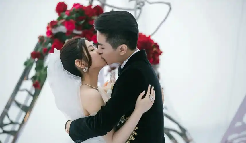 "小男孩"陈晓的香艳情史,婚后打脸赵丽颖,四任女友都比妻子美!_余征瑶