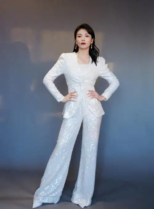 刘涛亮片西装知性气质写真图片