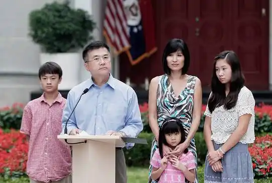 济缘命理点评:骆家辉离婚是因为婚外情么?