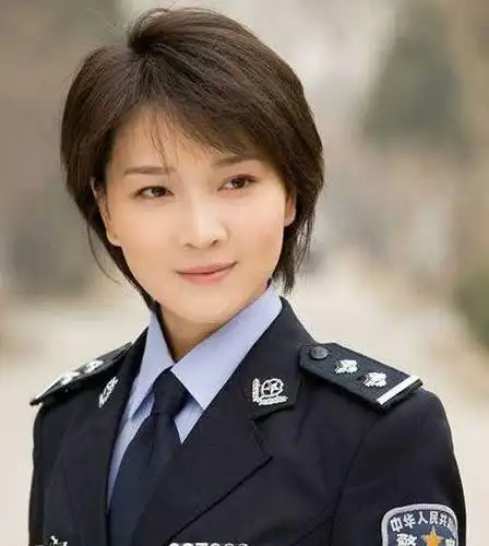 最早关注她是重案六组里面的孟佳 然后发现了新大陆!