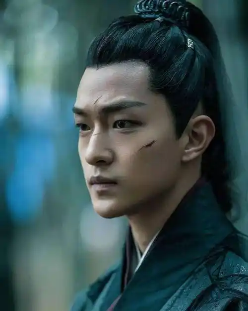 他由1变0…_屈楚萧_吴磊_横店