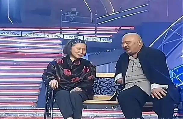 之后,央视导演陈平也注意到了他,并给了他一个与倪萍搭档演小品的珍贵