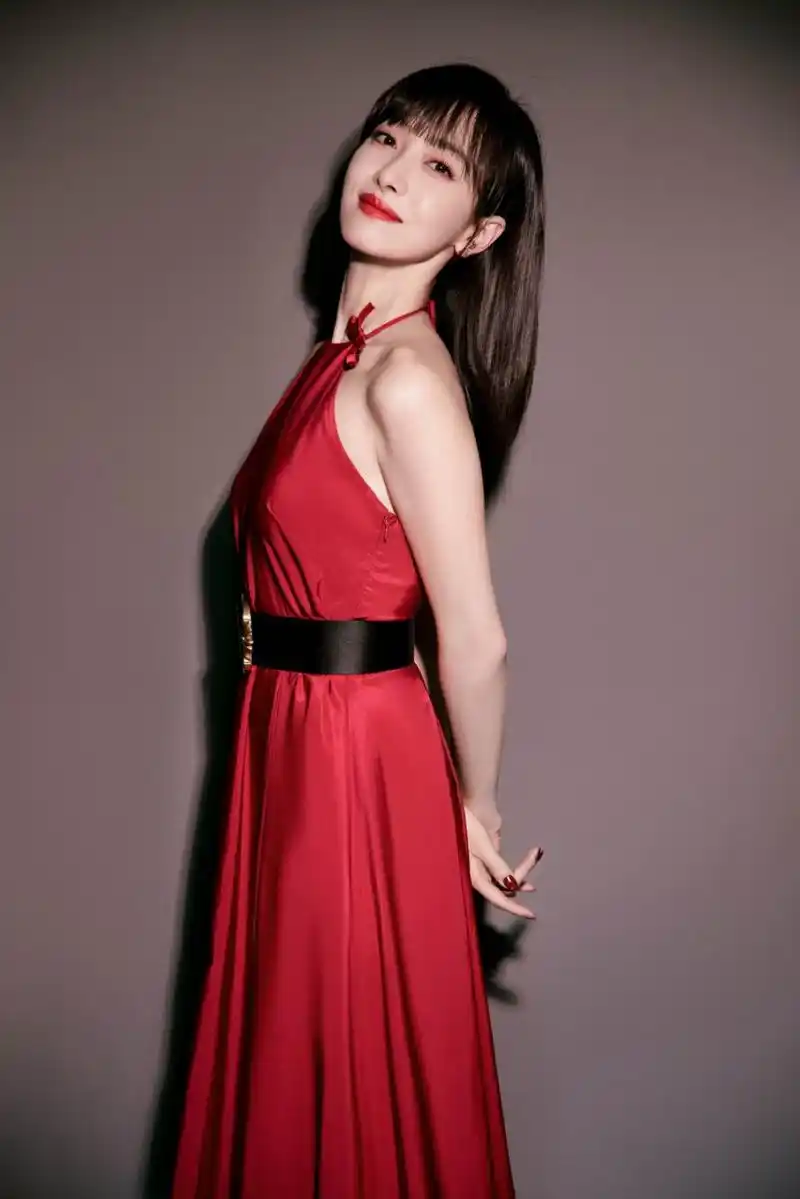 宋茜,一袭红裙