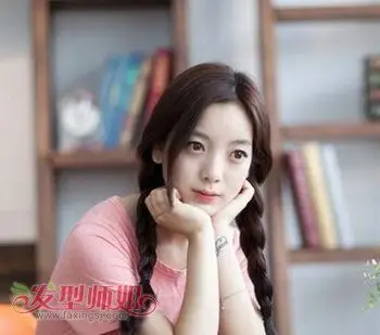 简单的直发两侧麻花辫两侧麻花辫子发型图片4