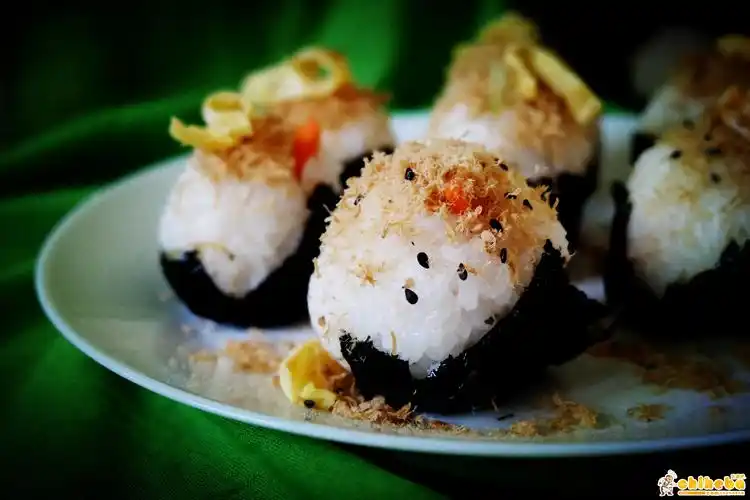 肉松饭团的做法