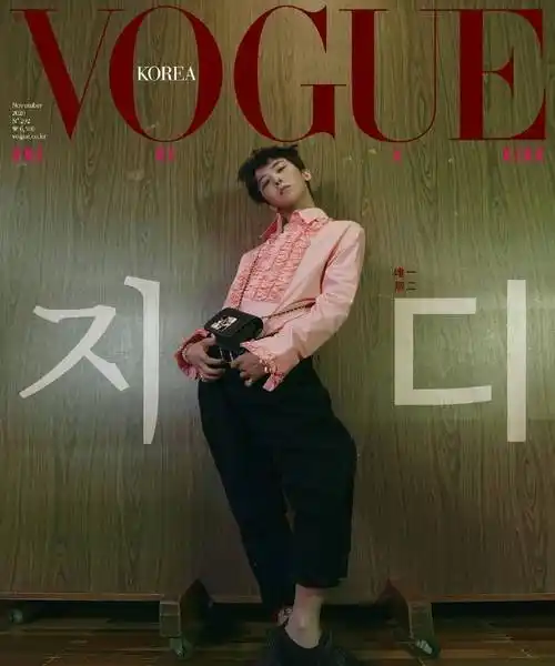 就少女感十足的衬衫更显淑女风,但穿在权志龙身上却多了很多绅士风度