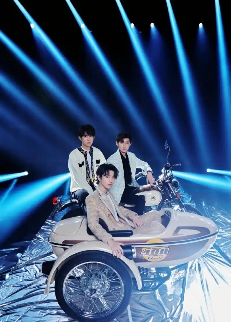 tfboys八周年演唱会八月开演,一年没同框的他们,变化大吗