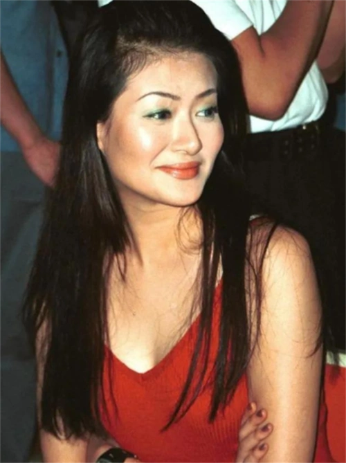 他年赚56亿花20亿泡妞家中养着百位美女晚年留给儿子26亿巨债