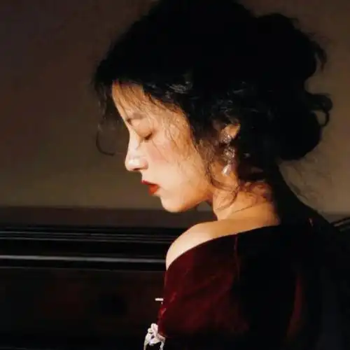 侧脸女生头像绝绝子