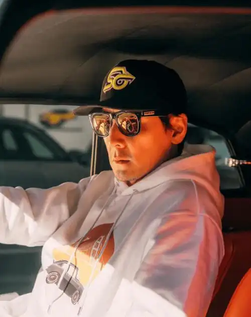 吴彦祖庆祝14周年结婚日亲手做蛋糕表白没有她就活不下去