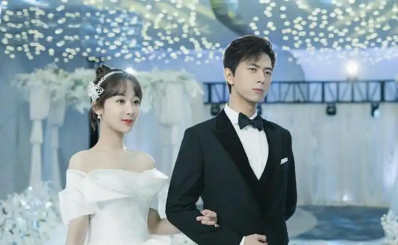 《我的时代你的时代》世纪婚礼,杨紫李现回归吻戏好实,佟年穿婚纱身材