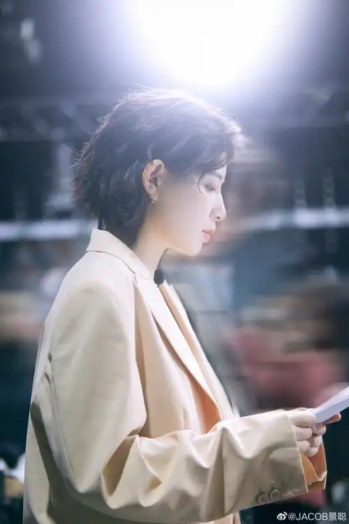 李斯丹妮突袭王者训练营#今日妮妮探班王者荣耀职业女子电竞训练营.