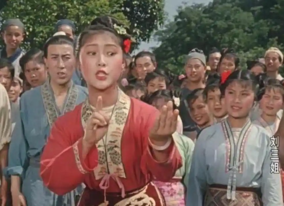 曾经马来西亚永芳集团的董事长姚美良在一口气看完10多场《刘三姐》后