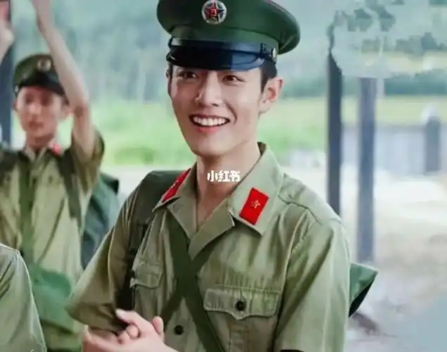 这身好像90年代香港电影里的警察